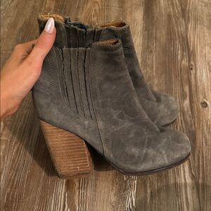 Stylish Gray Ankle Boots with Wooden Heel